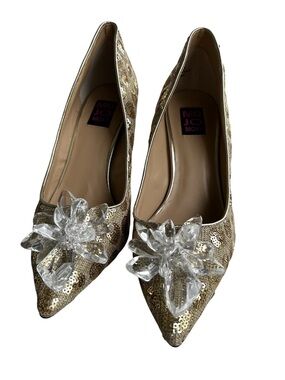 Mojo Moxy Gold Sequin Pointed Toe Heels with Crystal Flower Accent Size 8